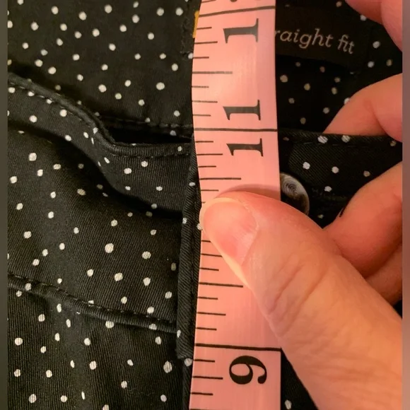 EUC Shorts: Polka Dot, Denim, High Mid-Rise, Straight Fit, 5-Pocket - Picture 7 of 9